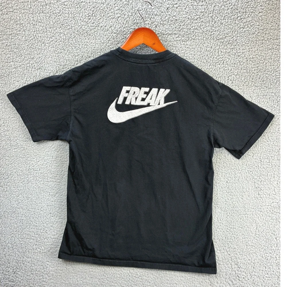 Nike Freak Short Sleeve T Shirt Mens M Black Giannis Antetokounmpo Graphic